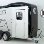 Cheval Liberte Pferdeanhänger Touring Jumping | Pullman-Fahrwerk | Sattelkammer | schwarz-Neu