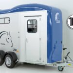 Cheval Liberte Pferdeanhänger Touring Jumping | Pullman-Fahrwerk | Sattelkammer | blau-Neu