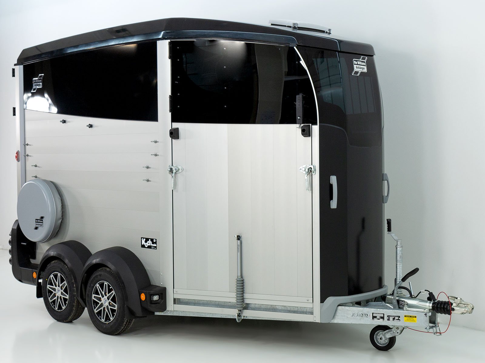 22-ifor-4.jpg Ifor Williams Pferdeanhänger HBX 511 | Frontausstieg | Neues Modell | Schwarz-Neu – Bild 1
