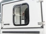 Cheval Liberte Pferdeanhänger Touring Country|Sattelkammer|Frontausstieg|grau-Neu – Bild 10