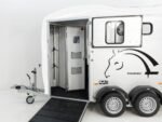 Cheval Liberte Pferdeanhänger Touring Country|Sattelkammer|Frontausstieg|weiß-Neu – Bild 4