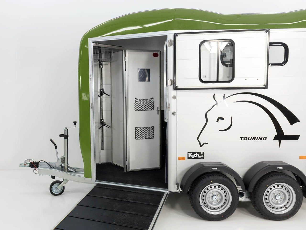 54.jpg Cheval Liberte Pferdeanhänger Touring Country|Sattelkammer|Frontausstieg|olivgrün-Neu – Bild 1
