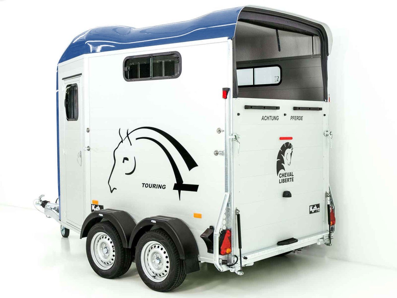 64.jpg Cheval Liberte Pferdeanhänger Touring Jumping|Pullman-Fahrwerk|Sattelkammer|blau-Neu – Bild 1